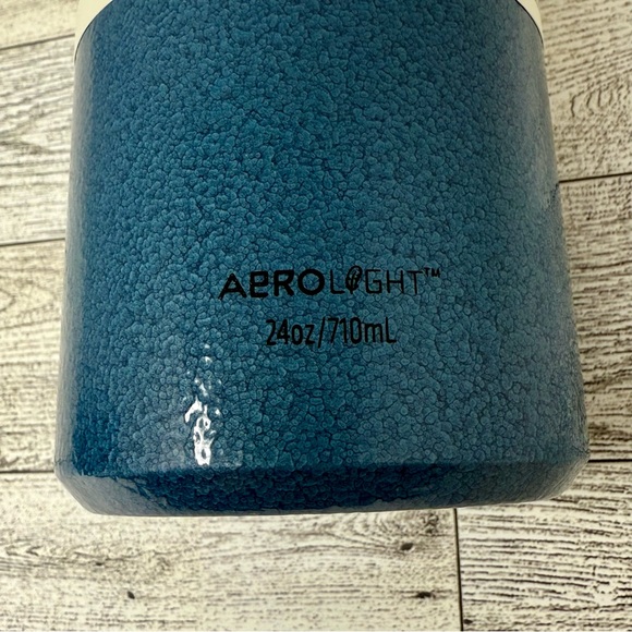 NWT- Stanley The Aerologht IceFlow Bottle in Deep Blue 24oz - Picture 9 of 10
